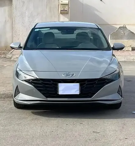 Hyundai Elantra 2021 — YallaMotor