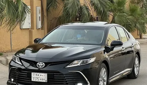 Toyota Camry 2022 — YallaMotor