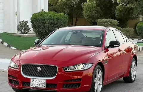 Jaguar Xe 2018 — YallaMotor