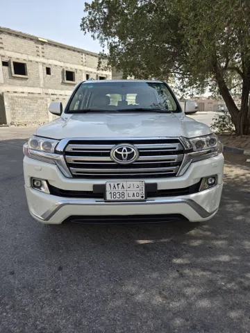 Toyota Land Cruiser 2017 — YallaMotor