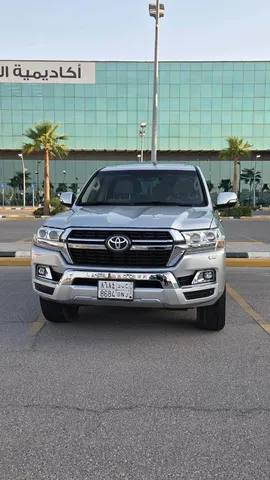 Toyota Land Cruiser 2021 — YallaMotor