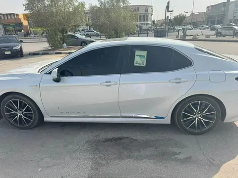 Toyota Camry 2022 — YallaMotor