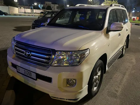 Toyota Land Cruiser 2011 — YallaMotor