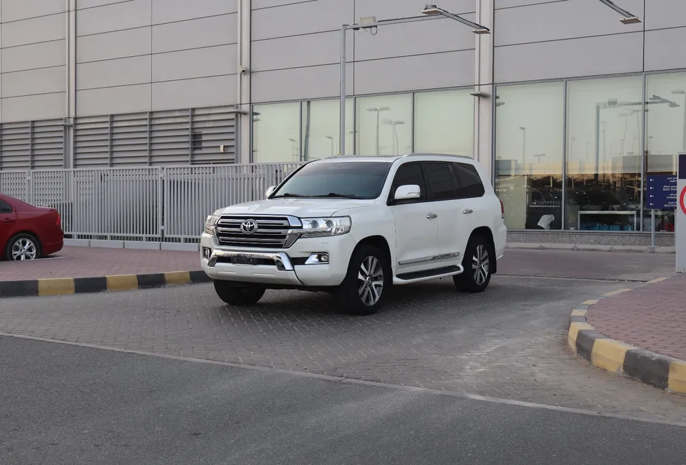 Toyota Land Cruiser 2017 — YallaMotor