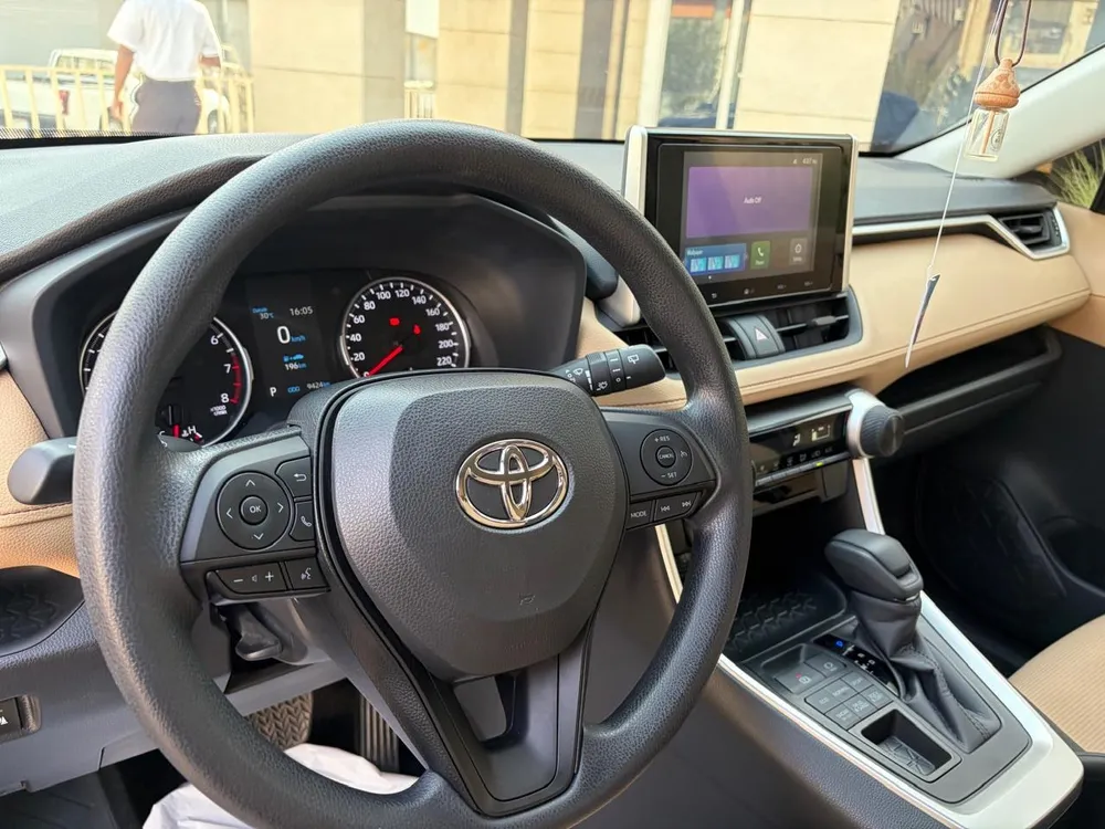 Toyota RAV4 2025 — YallaMotor