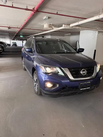 Nissan Pathfinder 2017 — YallaMotor