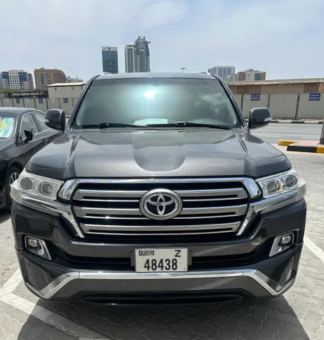 Toyota Land Cruiser 2016 — YallaMotor