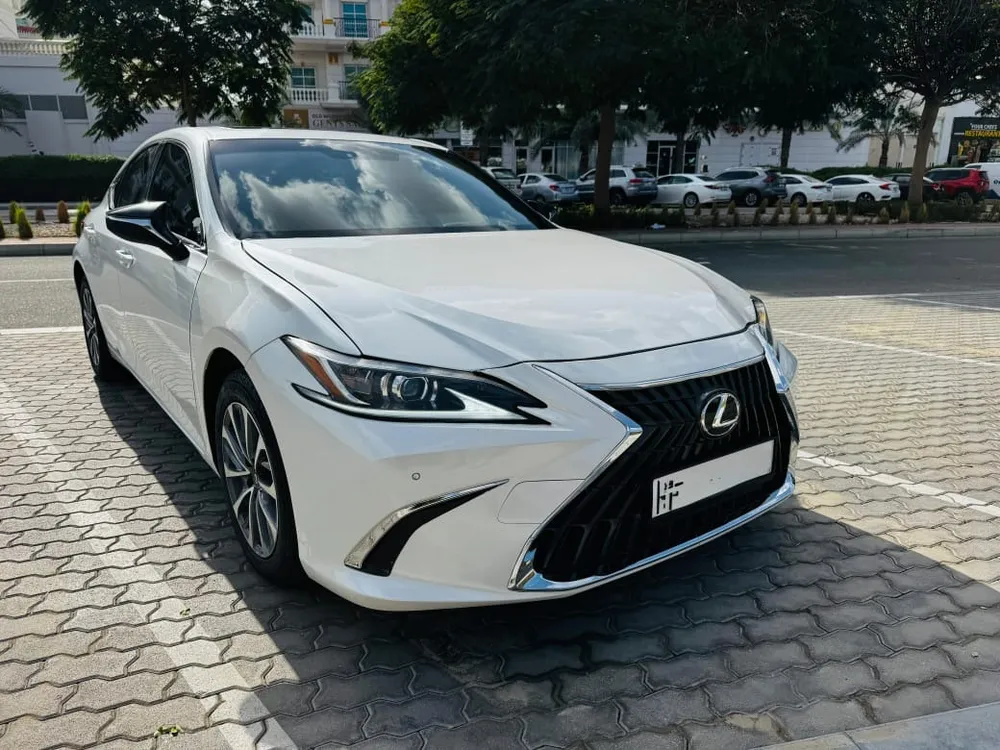 Lexus ES Series 2023 — YallaMotor
