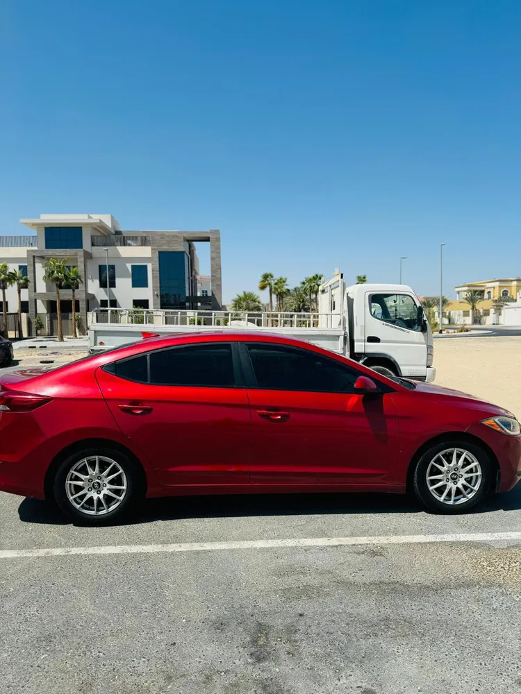 Hyundai Elantra 2018 — YallaMotor