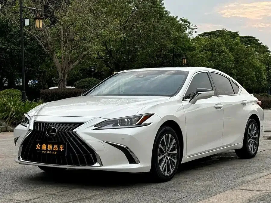 Lexus ES Series 2024 — YallaMotor