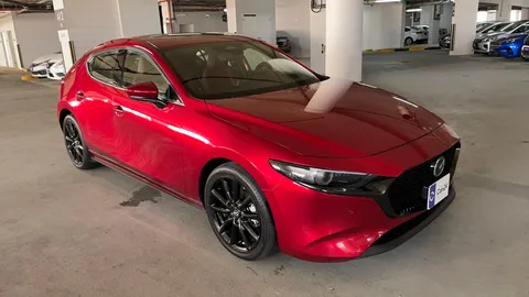 Mazda 3 2025 — YallaMotor