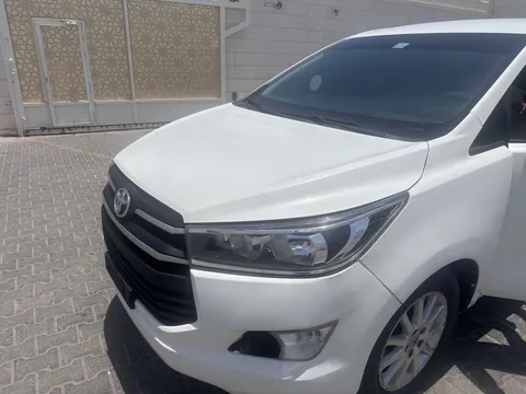 Toyota Innova 2017 — YallaMotor