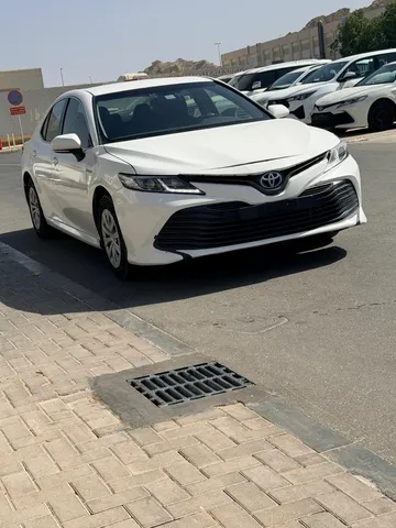 Toyota Camry 2022 — YallaMotor