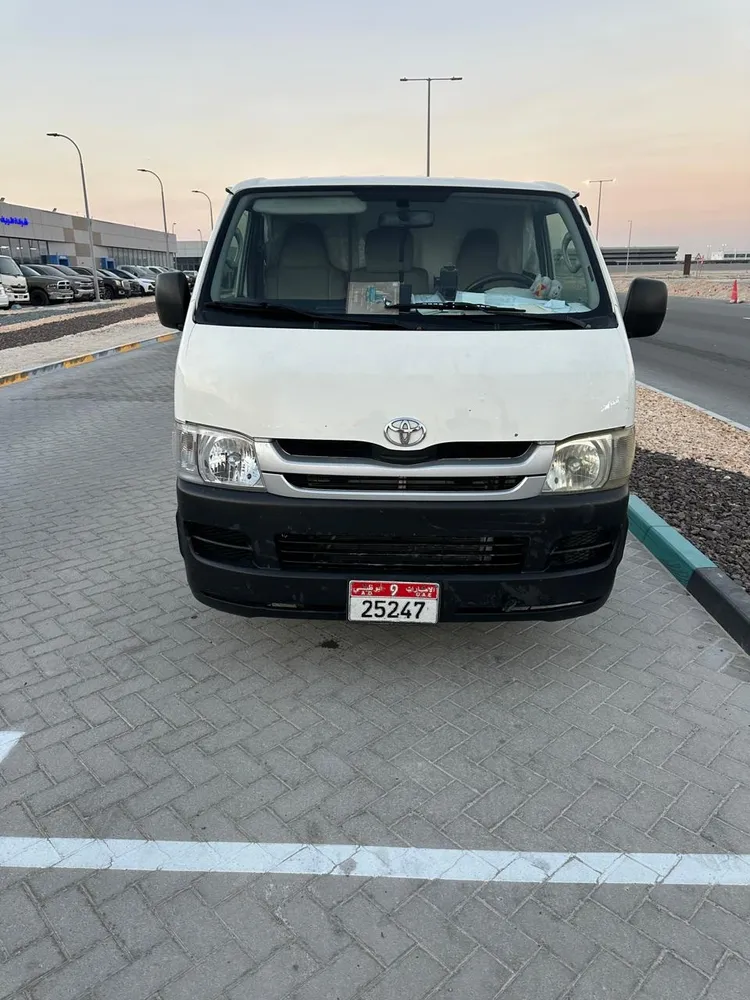 Toyota Hiace 2009 — YallaMotor