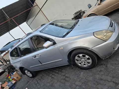 Kia Carnival 2008 — YallaMotor