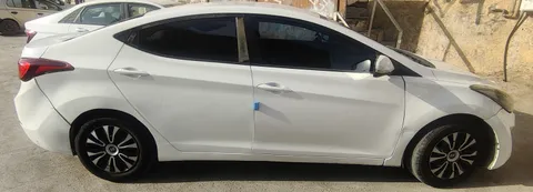 Hyundai Elantra 2015 — YallaMotor
