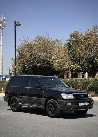 Toyota Land Cruiser 2002 — YallaMotor