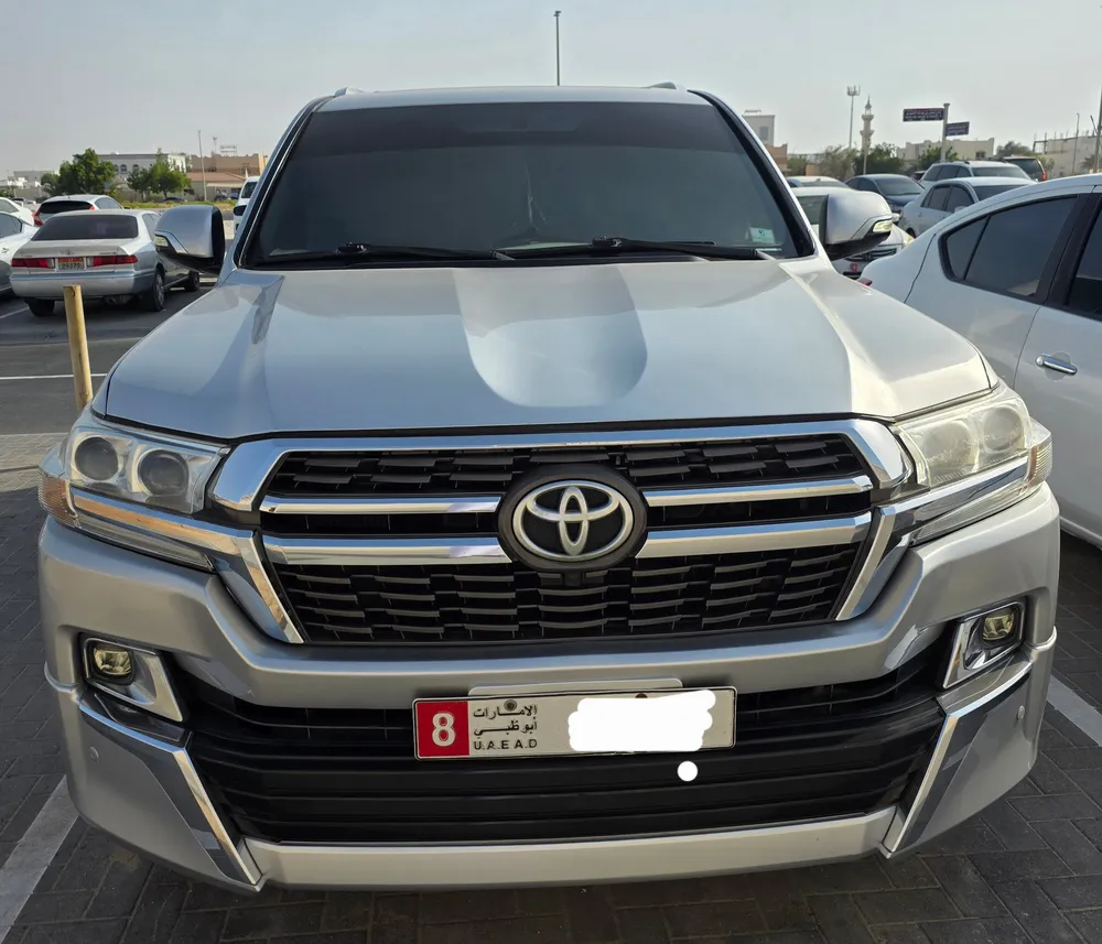 Toyota Land Cruiser 2011 — YallaMotor