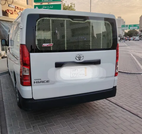 Toyota Hiace 2022 — YallaMotor
